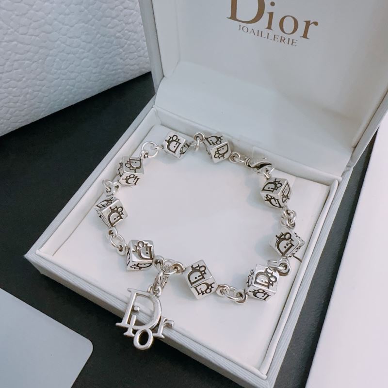 chr1st1an D10r bracelets